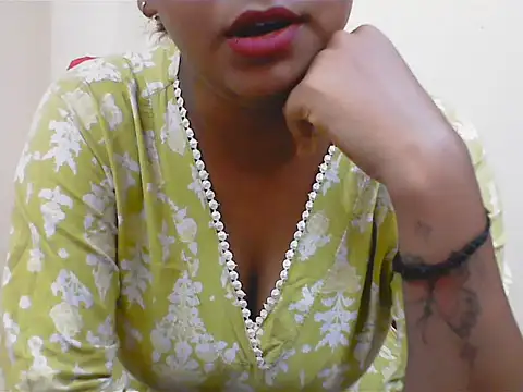 Snapshot of LovingPihu chatting on July 15, 2026, 5:34 am LovingPihu online show from July 15, 2026, 5:34 am