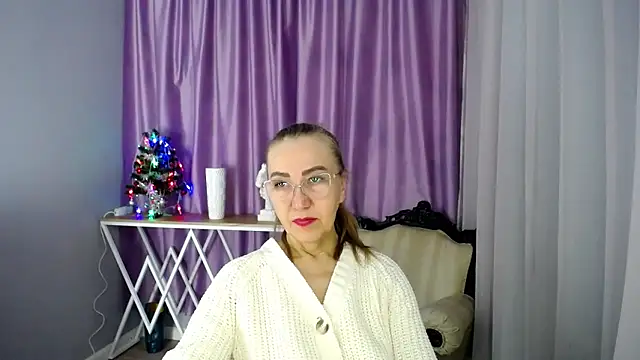 Snapshot of queen_a_n_i chatting on December 5, 2024, 9:39 am queen a n i online show from December 5, 2024, 9:39 am