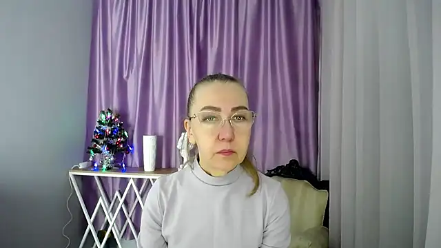 Snapshot of queen_a_n_i chatting on December 7, 2024, 7:49 am queen a n i online show from December 7, 2024, 7:49 am