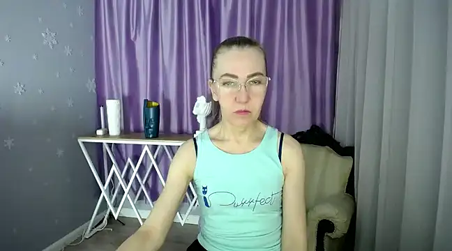 Snapshot of queen_a_n_i chatting on February 28, 2025, 4:53 pm queen a n i online show from February 28, 2025, 4:53 pm