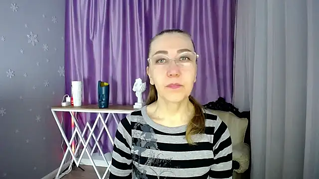 Snapshot of queen_a_n_i chatting on March 10, 2025, 7:10 am queen a n i online show from March 10, 2025, 7:10 am