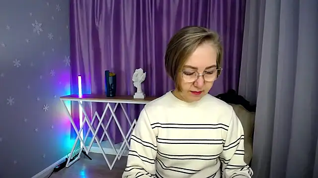 Snapshot of queen_a_n_i chatting on October 13, 2025, 8:14 am queen a n i online show from October 13, 2025, 8:14 am