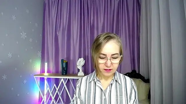 queen a n i online show from November 20, 2025, 8:14 am