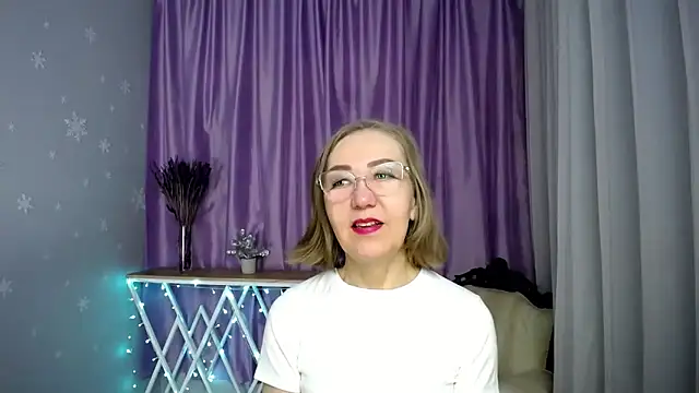 queen a n i online show from May 8, 2026, 7:14 am