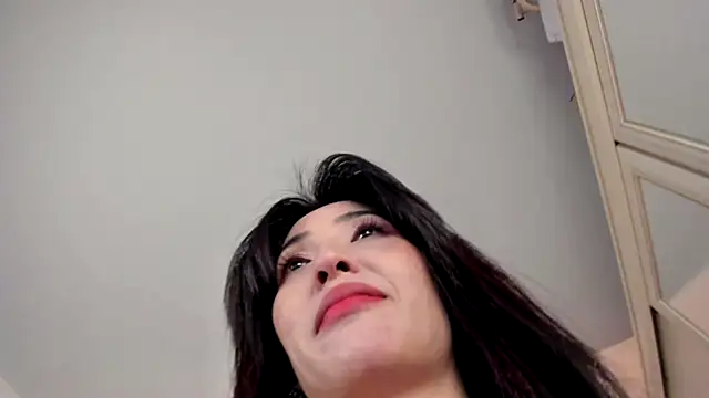 Snapshot of Li_baby chatting on December 9, 2024, 1:45 pm Li baby online show from December 9, 2024, 1:45 pm