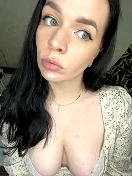 Snapshot of HellMoor chatting on September 9, 2025, 2:16 pm HellMoor online show from September 9, 2025, 2:16 pm