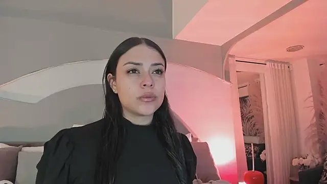 Nicolle W online show from October 24, 2025, 12:01 pm