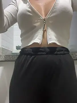 DulceMya6 online show from July 17, 2026, 1:34 am