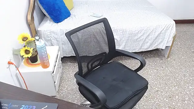 Snapshot of emiliaa_hot chatting on December 18, 2024, 2:21 am emiliaa hot online show from December 18, 2024, 2:21 am