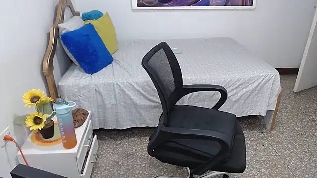 Snapshot of emiliaa_hot chatting on December 19, 2024, 12:24 am emiliaa hot online show from December 19, 2024, 12:24 am