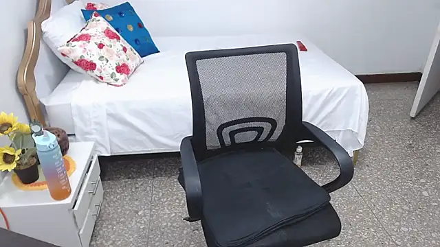 Snapshot of emiliaa_hot chatting on December 22, 2024, 8:25 pm emiliaa hot online show from December 22, 2024, 8:25 pm