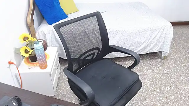 Snapshot of emiliaa_hot chatting on January 10, 2025, 12:27 am emiliaa hot online show from January 10, 2025, 12:27 am