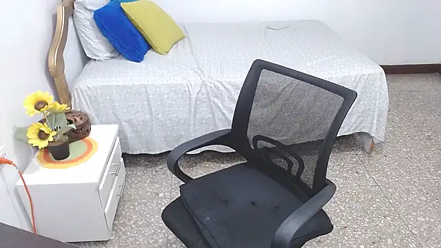 Snapshot of emiliaa_hot chatting on January 17, 2025, 1:47 am emiliaa hot online show from January 17, 2025, 1:47 am