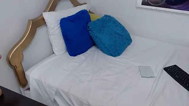 Snapshot of emiliaa_hot chatting on February 14, 2025, 10:04 pm emiliaa hot online show from February 14, 2025, 10:04 pm