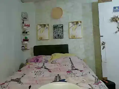 Hebefemme online show from April 3, 2026, 2:37 pm