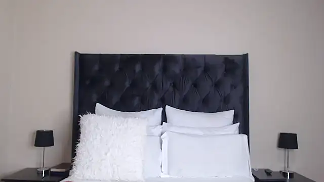 Sexynaughty Gal online show from April 10, 2026, 9:19 pm