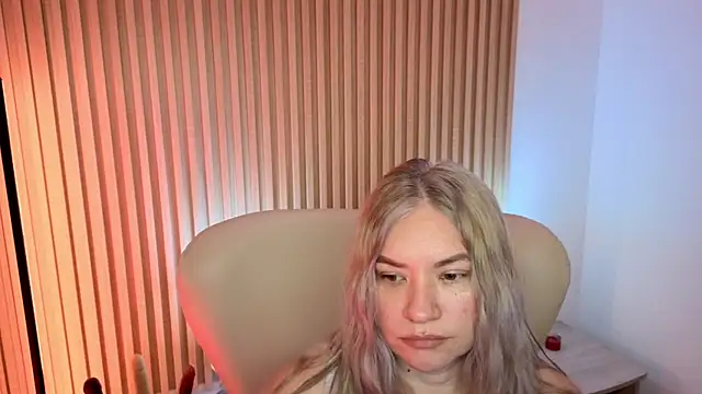 MarianL0ve online show from October 7, 2025, 2:47 pm