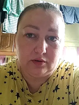 Snapshot of Rini333 chatting on October 18, 2025, 9:43 am Rini333 online show from October 18, 2025, 9:43 am