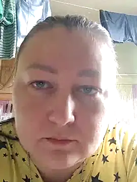 Snapshot of Rini333 chatting on October 19, 2025, 8:15 am Rini333 online show from October 19, 2025, 8:15 am