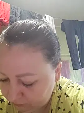 Snapshot of Rini333 chatting on November 2, 2025, 10:28 am Rini333 online show from November 2, 2025, 10:28 am