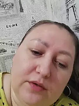 Snapshot of Rini333 chatting on November 8, 2025, 4:40 pm Rini333 online show from November 8, 2025, 4:40 pm