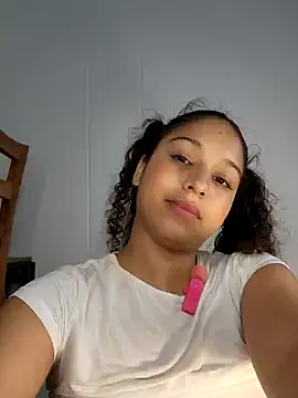 Snapshot of Shara_dreams chatting on January 14, 2025, 1:26 am Shara dreams online show from January 14, 2025, 1:26 am