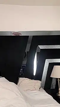 sweetlinddsay online show from April 10, 2026, 6:18 am