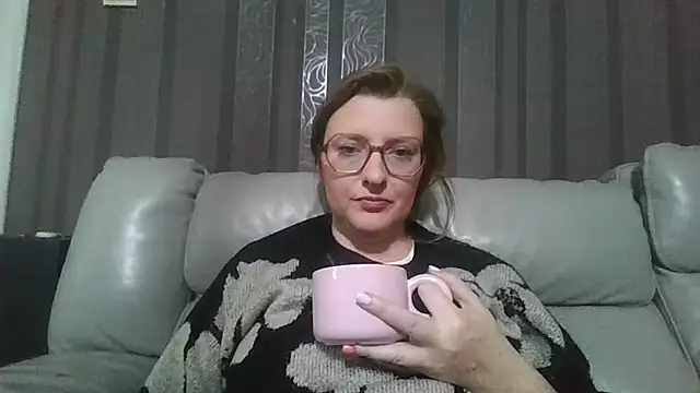 LiquidLeonie online show from May 9, 2026, 3:12 am