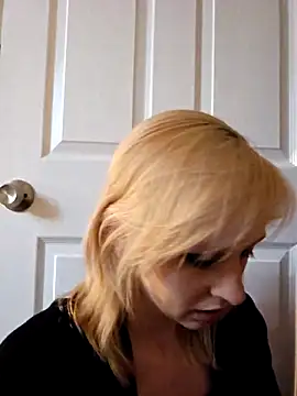 AmethystFoxx online show from March 3, 2025, 4:35 pm