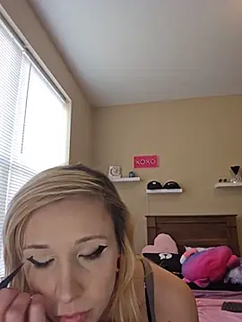 AmethystFoxx online show from June 16, 2026, 5:37 pm