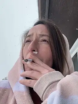 Mini And The Bear online show from February 20, 2026, 6:08 pm