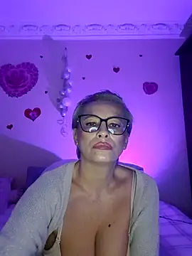 BellaBellaHot online show from October 25, 2025, 12:56 pm