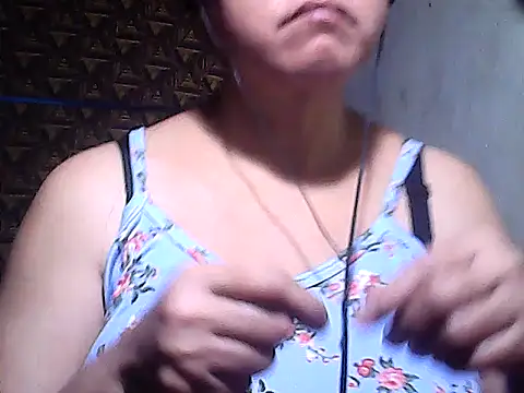 sweetsosie18 online show from February 14, 2026, 6:43 am