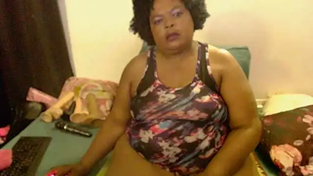 Snapshot of MatureBootyBabe4Uxx chatting on December 20, 2025, 2:07 am MatureBootyBabe4Uxx online show from December 20, 2025, 2:07 am