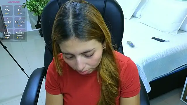 Snapshot of ROSE__15 chatting on October 17, 2025, 7:27 pm ROSE 15 online show from October 17, 2025, 7:27 pm