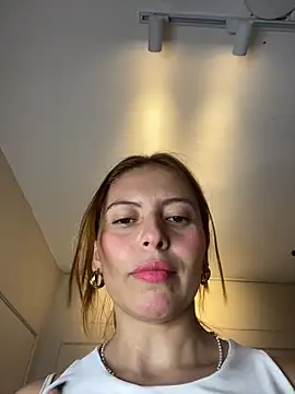 Snapshot of ROSE__15 chatting on November 3, 2025, 8:10 pm ROSE 15 online show from November 3, 2025, 8:10 pm