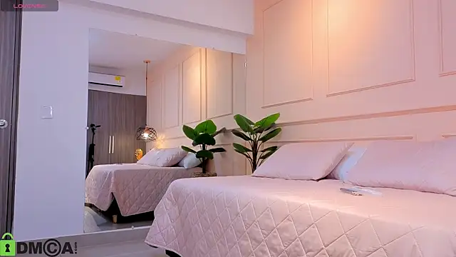 Snapshot of ROSE__15 chatting on November 11, 2025, 11:21 am ROSE 15 online show from November 11, 2025, 11:21 am