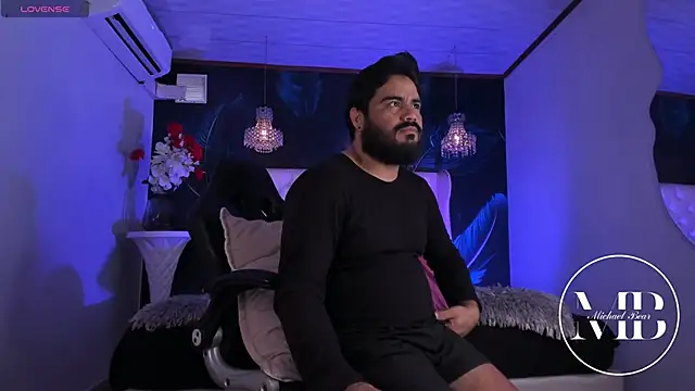 Snapshot of MichaelBear_ chatting on February 9, 2026, 1:26 pm MichaelBear online show from February 9, 2026, 1:26 pm