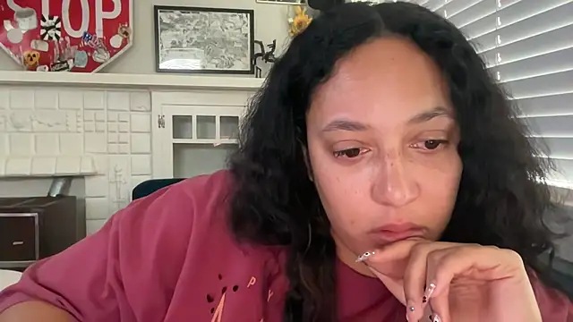 Snapshot of dreamyriri chatting on February 18, 2026, 12:17 am dreamyriri online show from February 18, 2026, 12:17 am