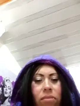 Tania mature online show from March 27, 2026, 6:40 pm