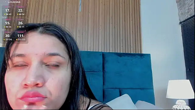 Snapshot of Kareena_chopra chatting on June 16, 2026, 12:19 pm Kareena chopra online show from June 16, 2026, 12:19 pm