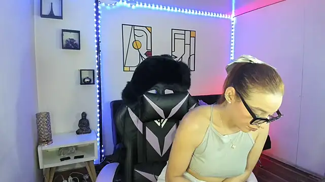 Snapshot of kay_marie chatting on March 21, 2025, 11:34 pm kay marie online show from March 21, 2025, 11:34 pm