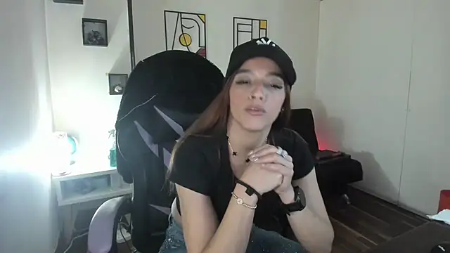 Snapshot of kay_marie chatting on December 2, 2025, 9:21 pm kay marie online show from December 2, 2025, 9:21 pm