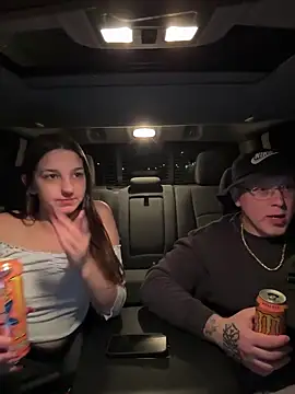 DoriDeluxe66 online show from February 5, 2025, 8:57 pm