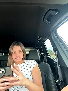 DoriDeluxe66 online show from September 30, 2025, 2:33 pm