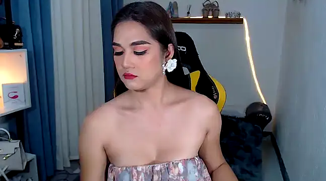 Snapshot of MarieLoveGlamorous chatting on December 19, 2024, 12:24 am MarieLoveGlamorous online show from December 19, 2024, 12:24 am