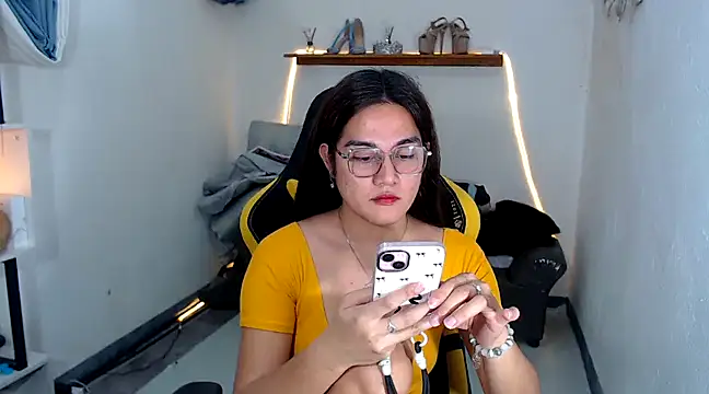 Snapshot of MarieLoveGlamorous chatting on February 8, 2025, 10:39 am MarieLoveGlamorous online show from February 8, 2025, 10:39 am