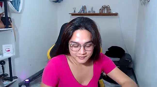 Snapshot of MarieLoveGlamorous chatting on February 24, 2025, 12:30 am MarieLoveGlamorous online show from February 24, 2025, 12:30 am