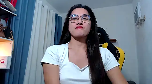 Snapshot of MarieLoveGlamorous chatting on March 2, 2025, 12:09 am MarieLoveGlamorous online show from March 2, 2025, 12:09 am