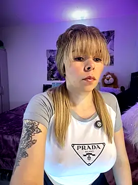 carolina16love online show from November 30, 2025, 11:31 pm